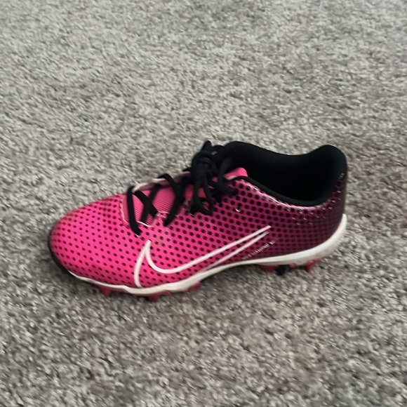 Good soccer cleats if you have a daughter that plays soccer - Picture 3 of 5